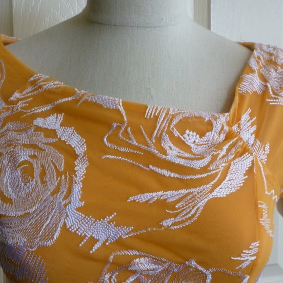 NY&C – New York and Company Eva Mendes Dress - Picture 5 of 16